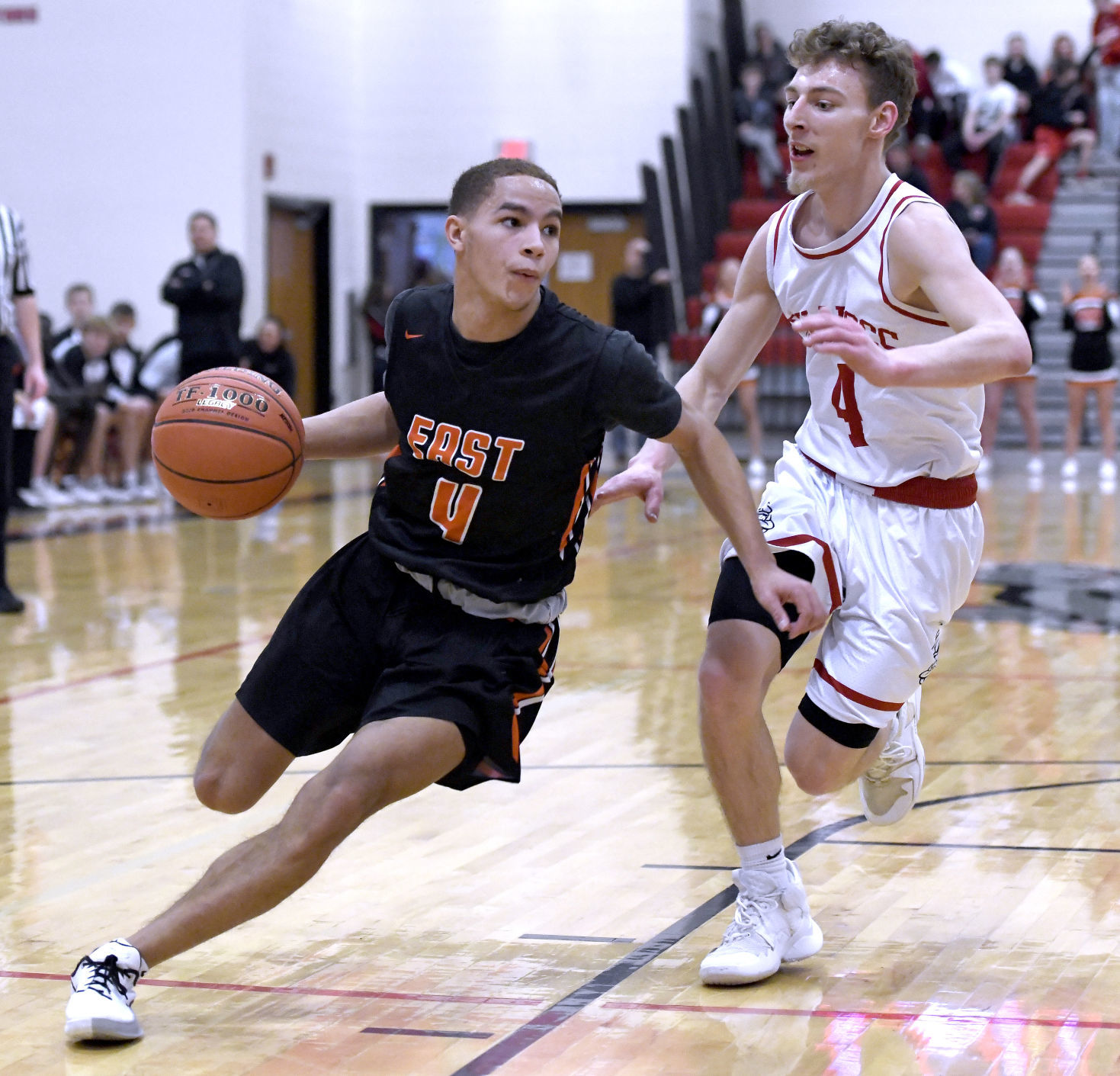 Le Mars hosts Sioux City East